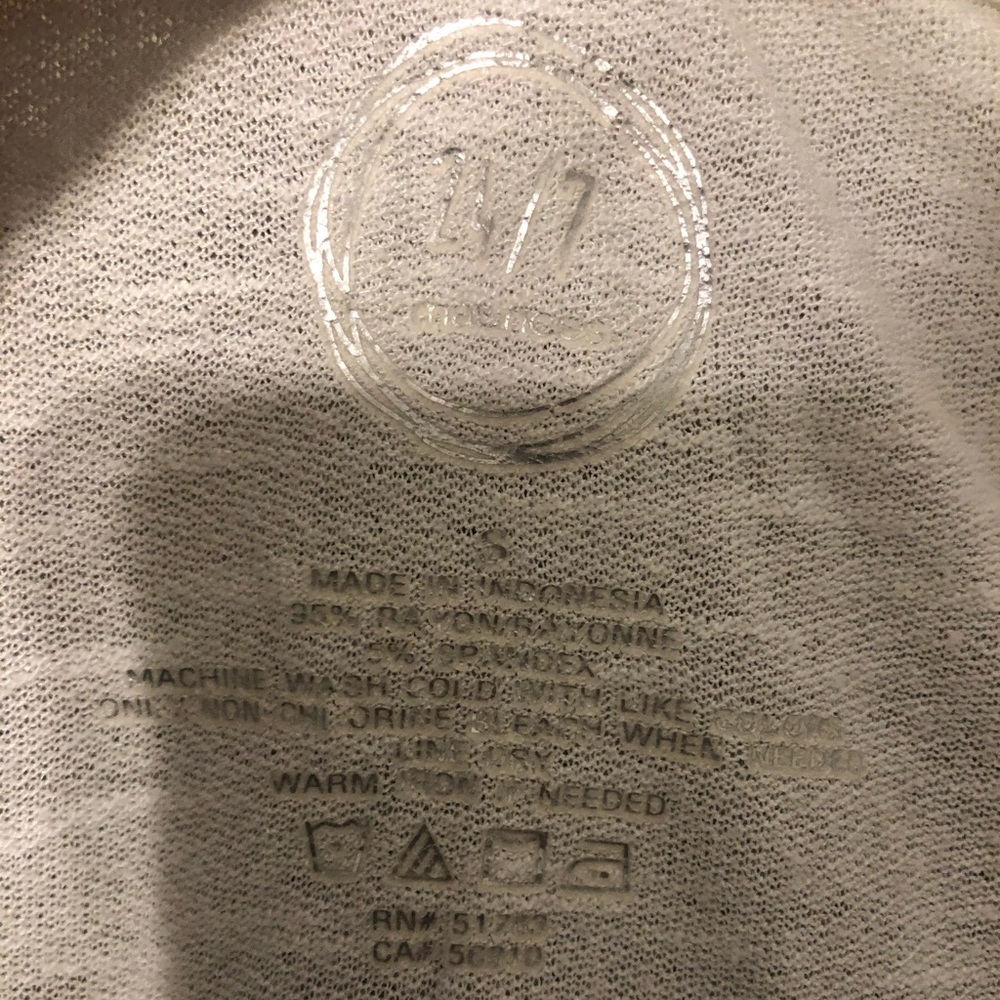 White tee - Picture 2 of 2